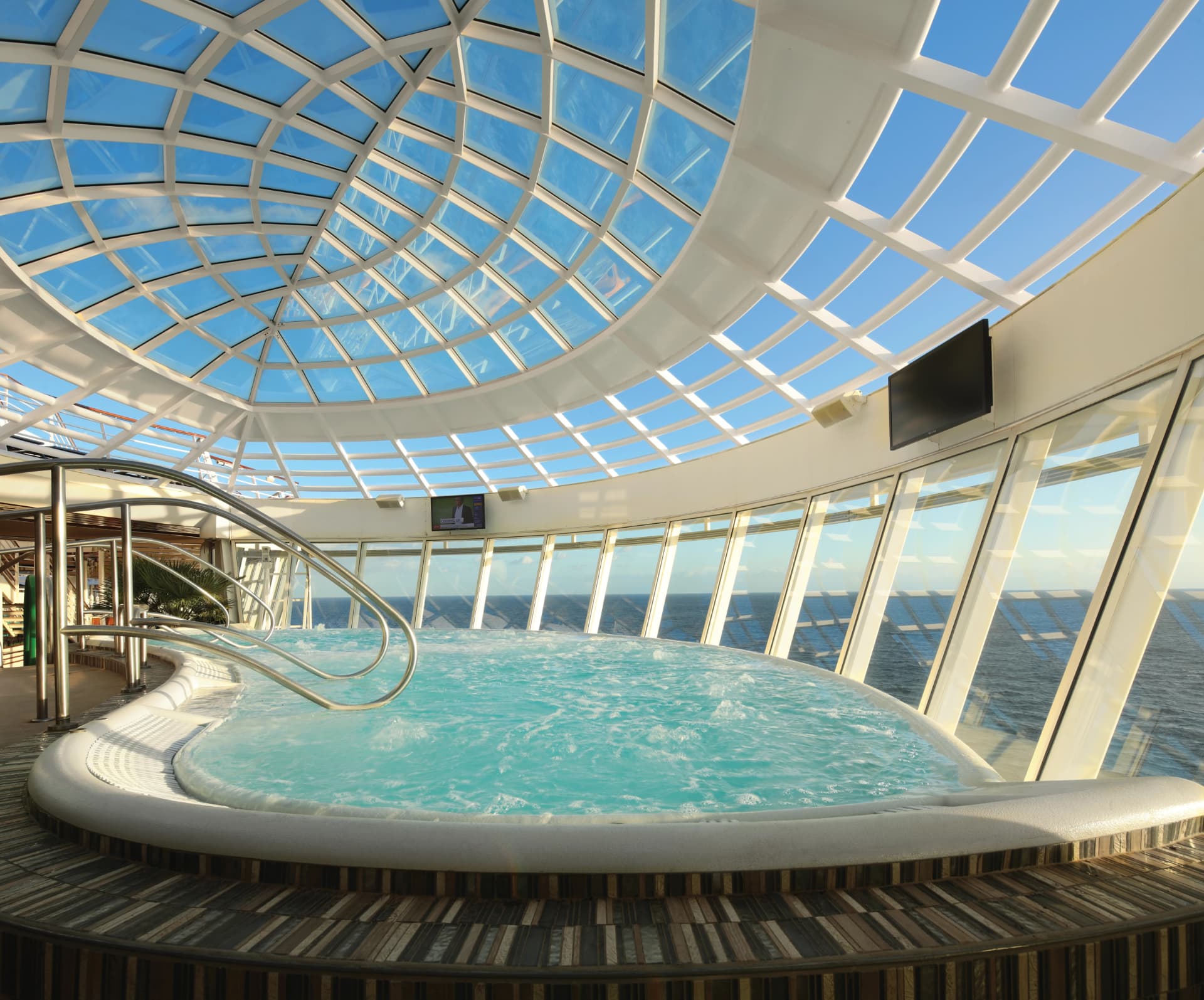 Whirlpool beneath the Solarium's glass dome with ocean views